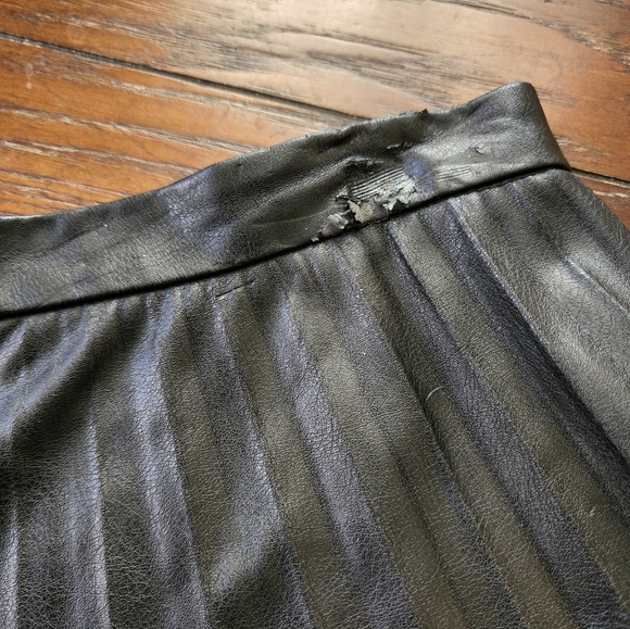 Calvin Klein Faux Leather Pleated Skirt size 4 - Picture 7 of 11